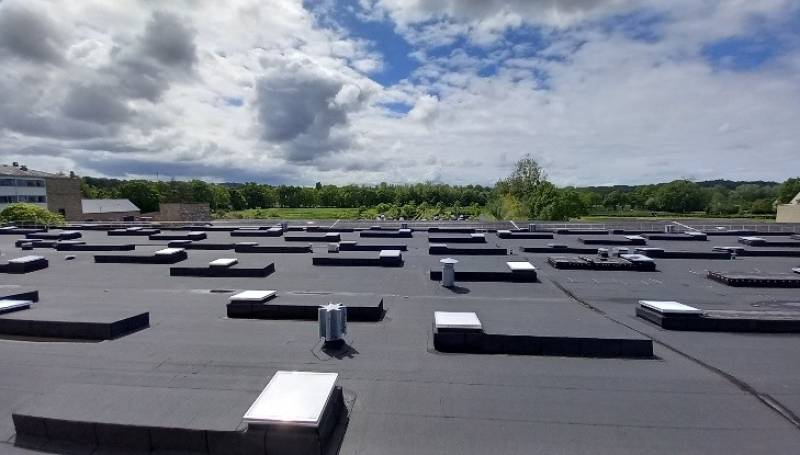 Entreprise d’étanchéité en Normandie : expertise en toitures-terrasses bitume et PVC