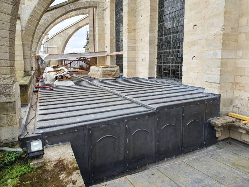 MANTES-LA-JOLIE (78) Restauration des couvertures de la collégiale