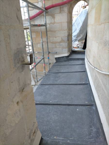 MANTES-LA-JOLIE (78) Restauration des couvertures de la collégiale
