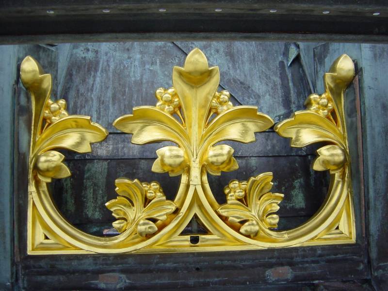 Ornements dorés à la feuille d'or - MONT SAINT MICHEL 50.