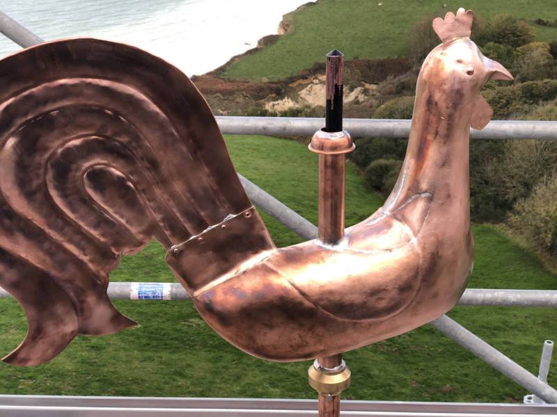 VARENGEVILLE SUR MER (76) - L'Église retrouve son coq.